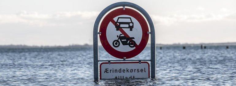Ti stormflodstruede byer kan nu søge hjælp - hvis de selv er i gang