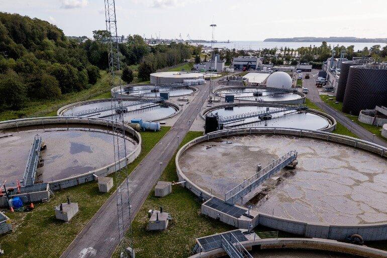 Næststørste renseanlæg tæt på energineutralitet tre år før planen