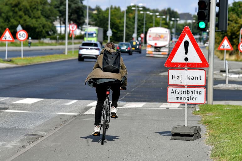 Stigende asfaltpriser får flere til at bremse nye veje