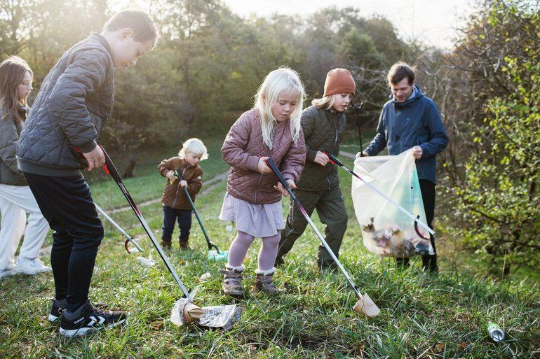 Op mod 235.000 danskere ventes at samle affald i natur og by