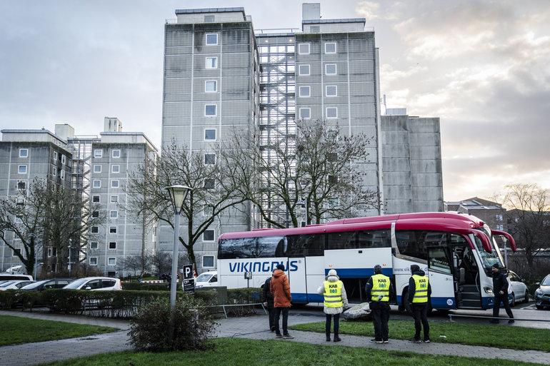 Renovering af sammenstyrtningstruede højhuse udskydes igen