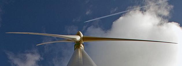 Vedvarende energi fylder mere og CO2-udslip daler