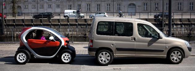 Gratis elbil-parkering på vej i store kommuner