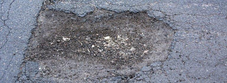 Kommune dømt til at betale for uheld på grund af hul i asfalt