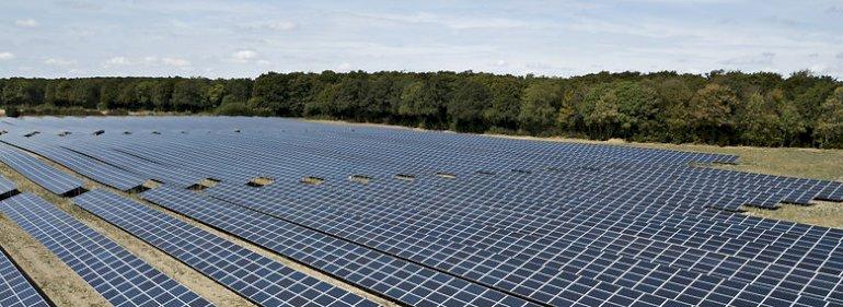 Solceller skal op på industritagene - og naboerne være medejere
