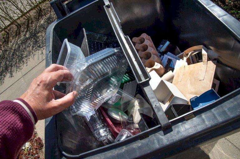 Miljøstyrelsen: 22 kommuner bør ændre indsamling af glas, metal og plast