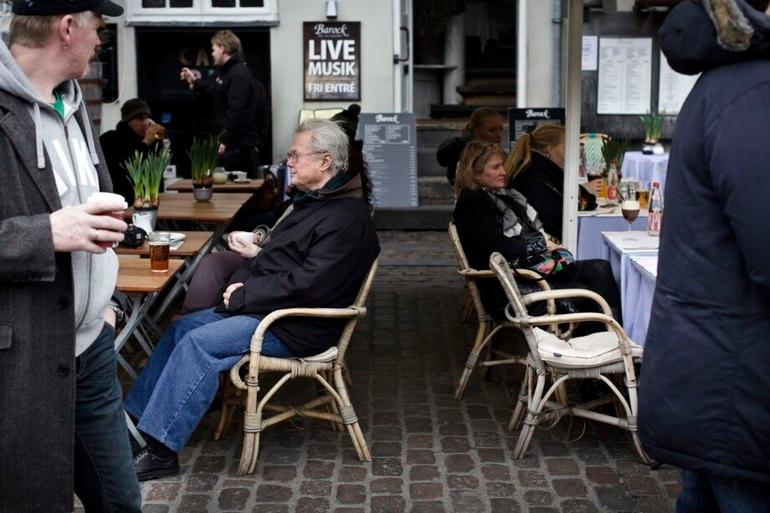 Flere barer i København må have længere åbent fra 2025