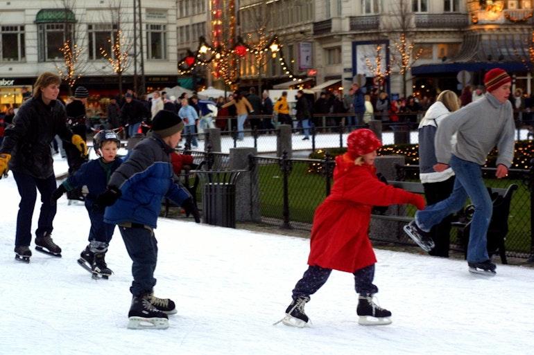 Flere byer lægger udendørs skøjtebaner på is